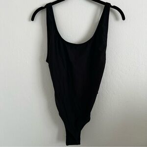 Skims Signature Swim Scoop Neck Onepiece in Onyx size Medium